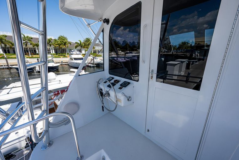 2001-60-2-hatteras-60-convertible