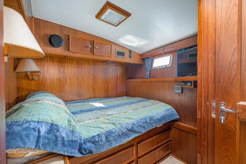 Hatts Off! Yacht Photos Pics 