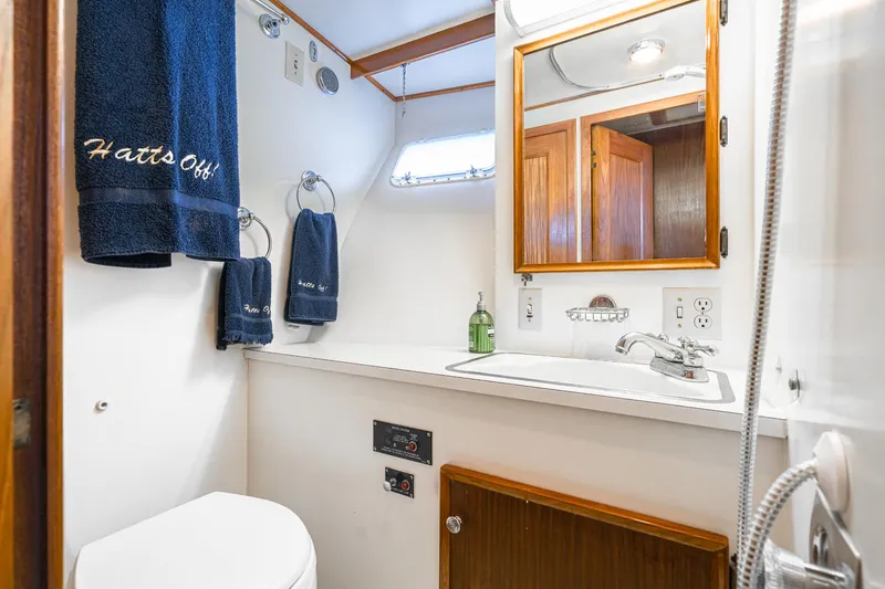 Hatts Off! Yacht Photos Pics 