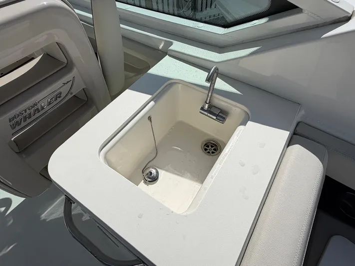 Yacht Photos Pics Boston Whaler 28 Vantage 2022 with integrated sink.