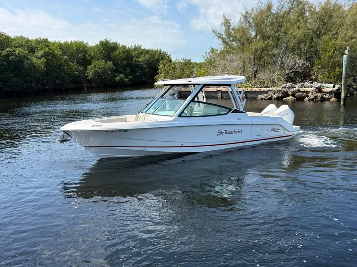  Yacht Photos Pics Boston Whaler 28 Vantage 2022 on calm water.