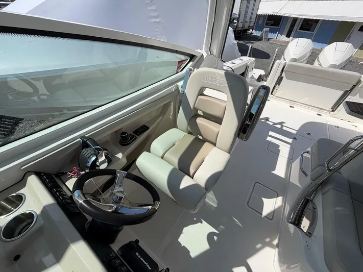  Yacht Photos Pics Interior of a 2022 Boston Whaler 28 Vantage boat, helm and seating area.
