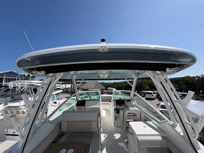  Yacht Photos Pics Interior view of a 2022 Boston Whaler 28 Vantage boat.