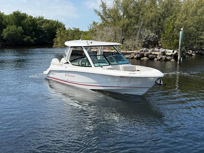  Yacht Photos Pics Boston Whaler 28 Vantage 2022 on calm water.