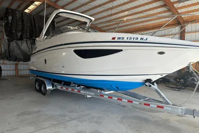 Regal 28 Express Cruiser