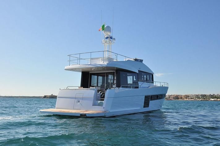 2017 Sundeck Yachts 56 