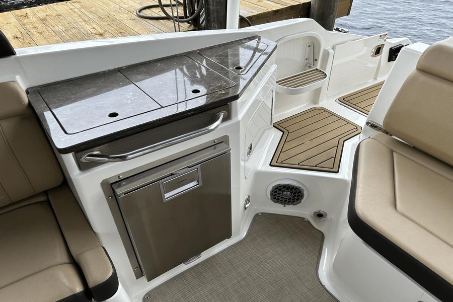 2018 Sea Ray 290 SDX OB