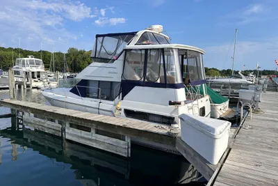 Carver 33 Aft Cabin