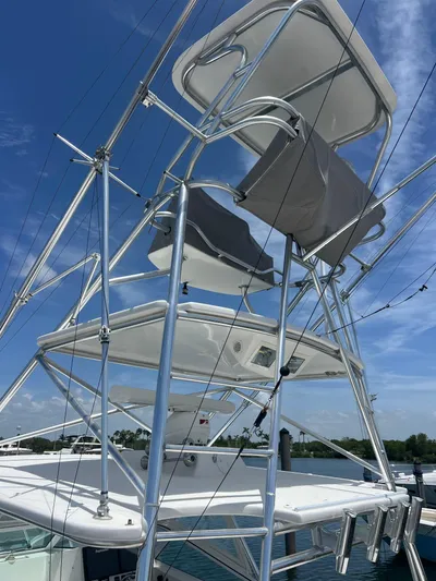  Yacht Photos Pics Tower structure on 2007 Topaz 32 Express boat under clear blue sky.