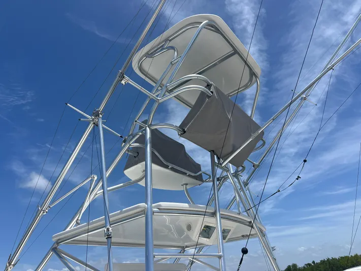  Yacht Photos Pics Tower of 2007 Topaz 32 Express boat against a clear blue sky.