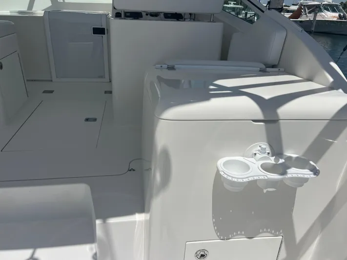  Yacht Photos Pics Interior of 2007 Topaz 32 Express boat with cup holders and seating area.