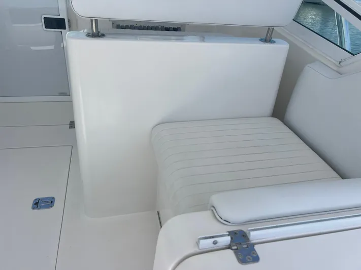  Yacht Photos Pics White seating area on a 2007 Topaz 32 Express boat interior.
