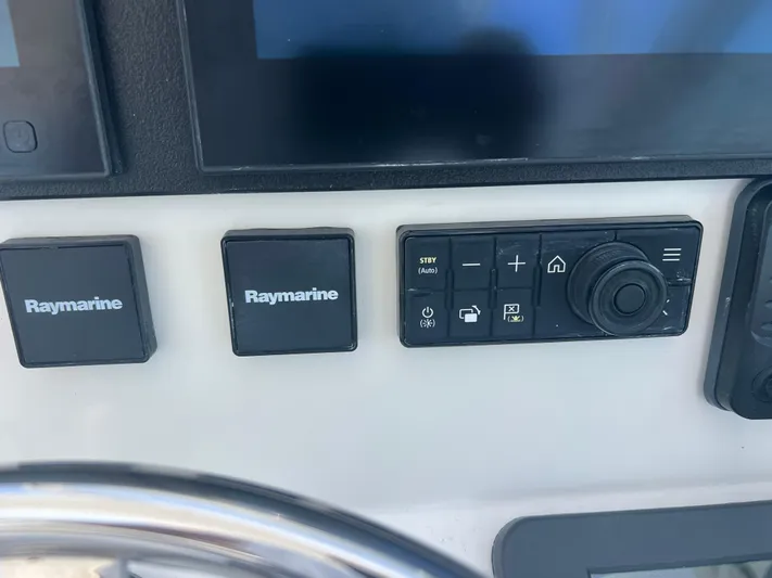  Yacht Photos Pics Raymarine control panel on 2007 Topaz 32 Express boat dashboard.
