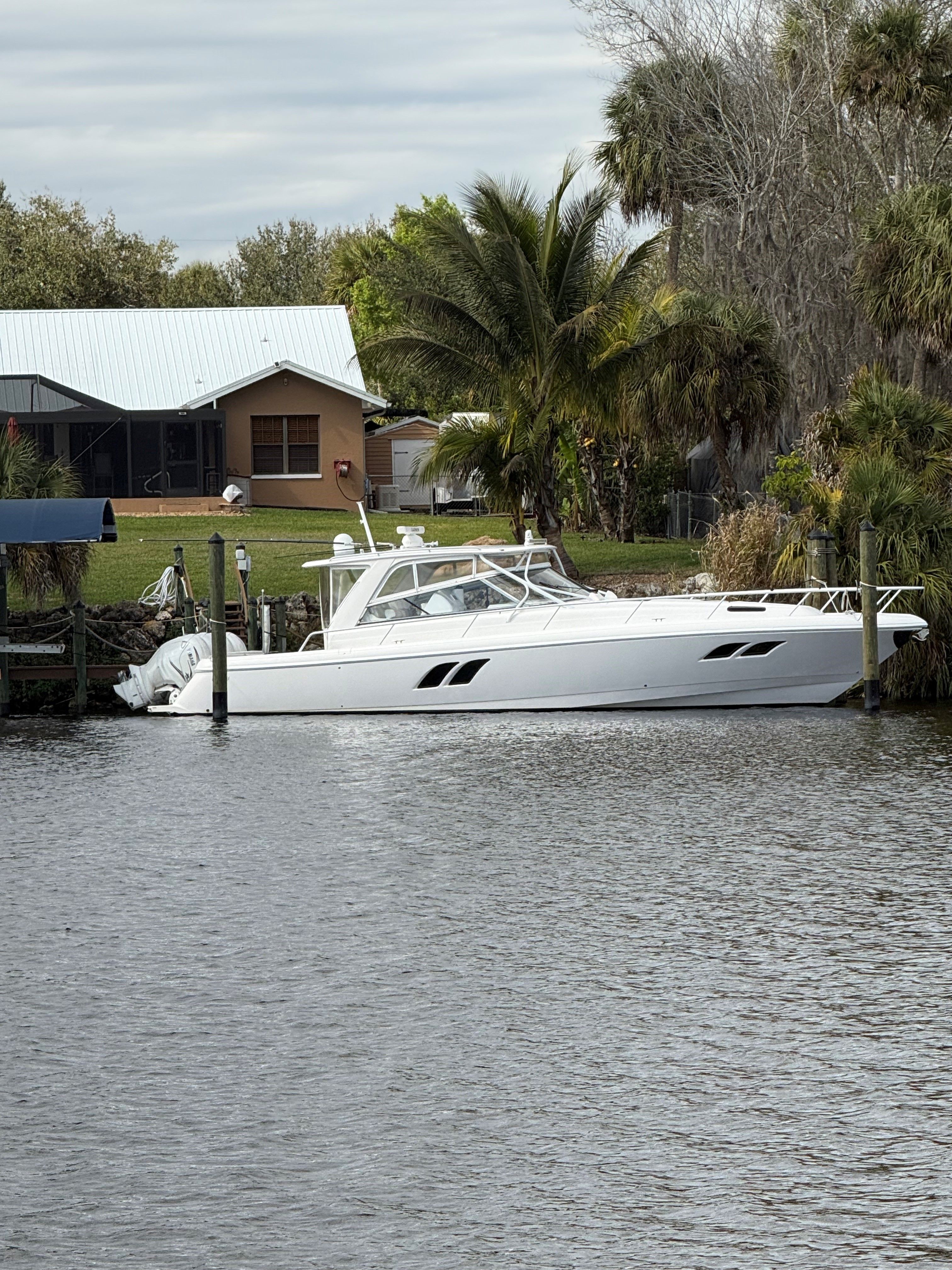 Intrepid 475 Sport Yacht