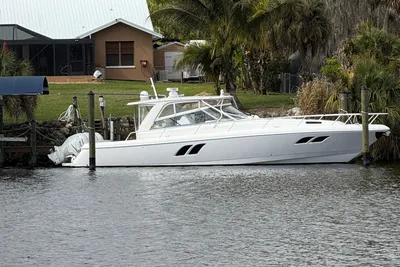 Intrepid 475 Sport Yacht