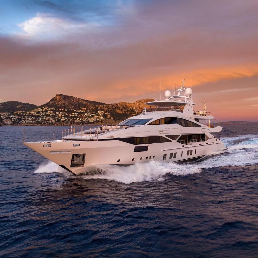 2015 Benetti Fast 140