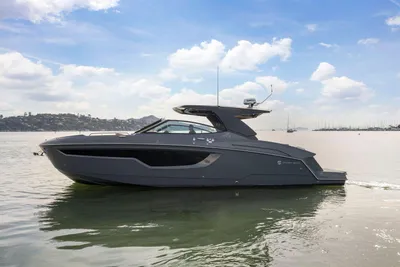 Cruisers Yachts 38 GLS South Beach IO