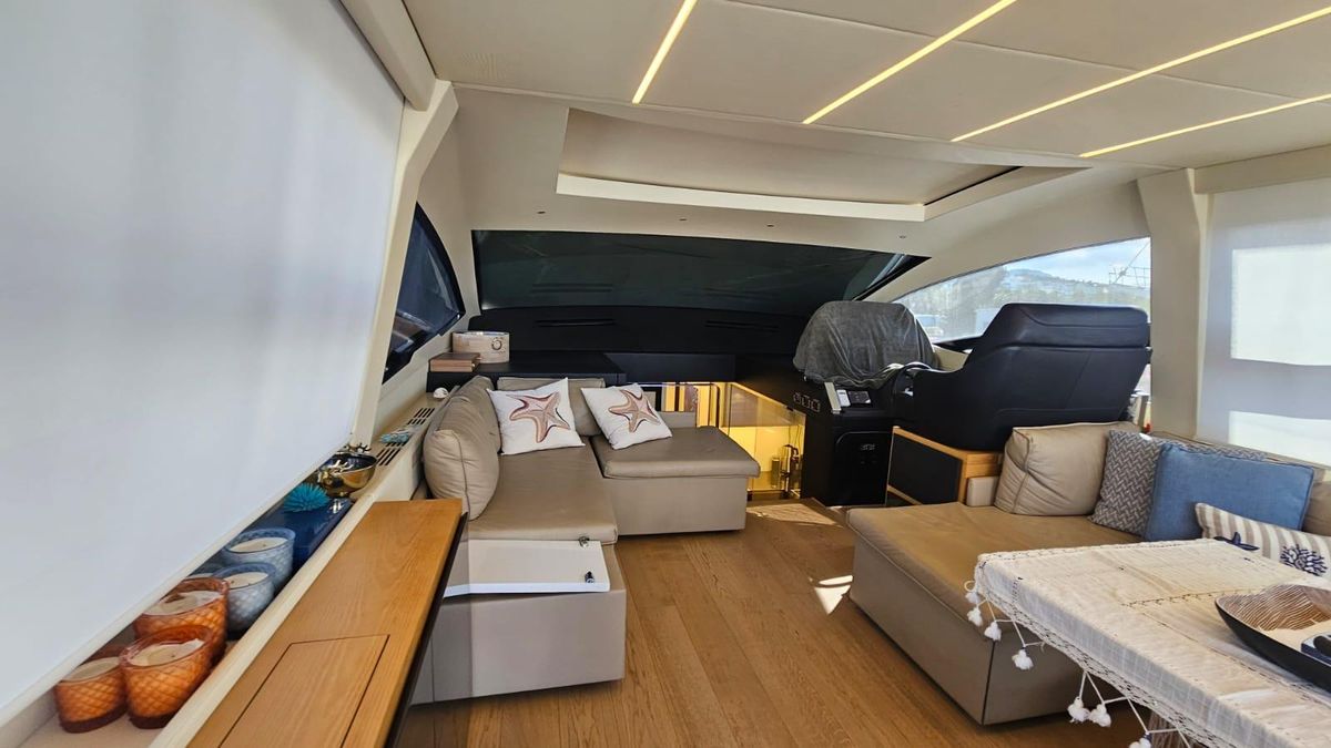 2015 Pershing 70 