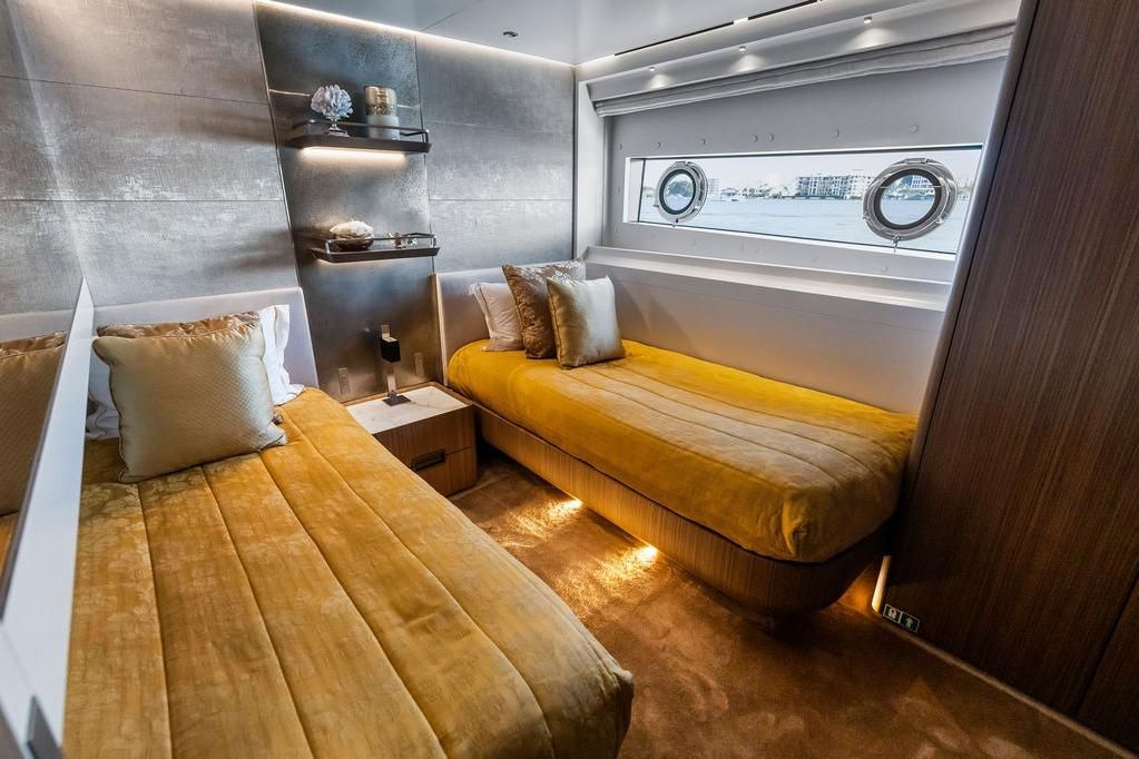 2018 Custom Line 120 