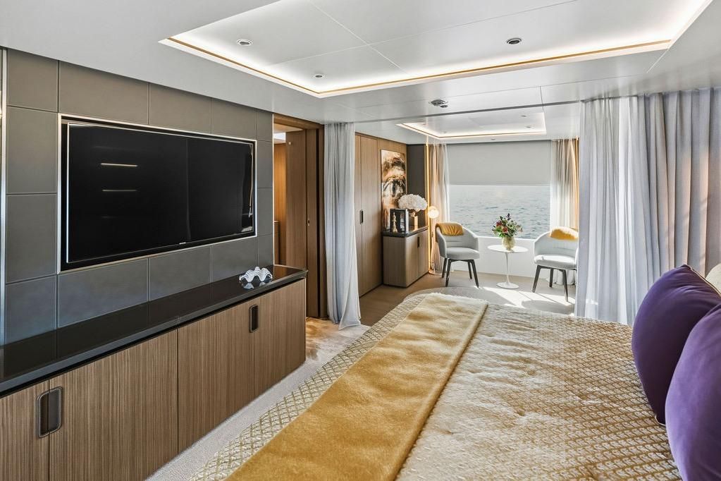 2018 Custom Line 120 