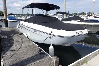 Bayliner DX2200