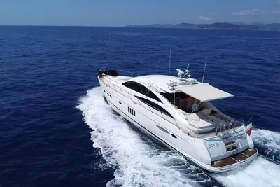 2005 Princess V70