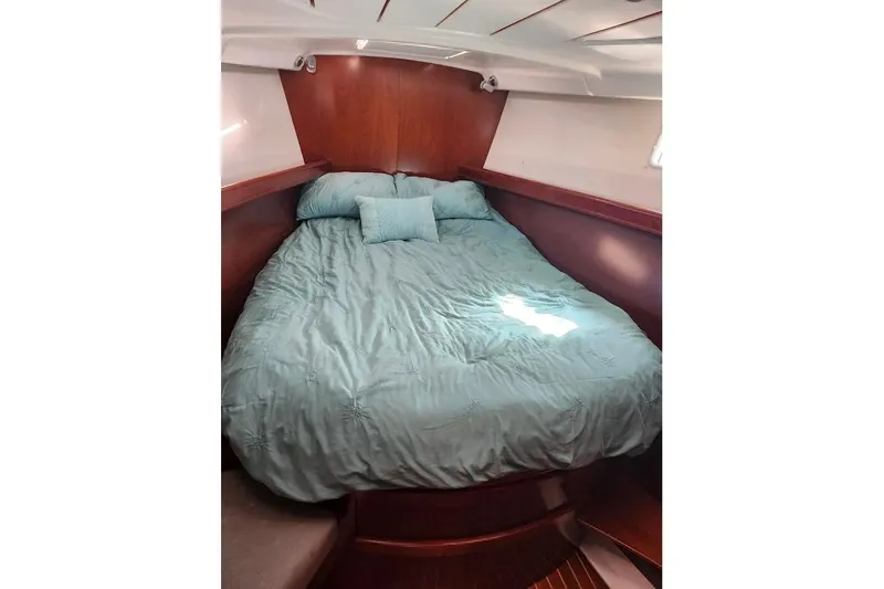 Rick B Yacht Photos Pics Cozy cabin interior of 2006 Beneteau 473 yacht with comfortable bedding.