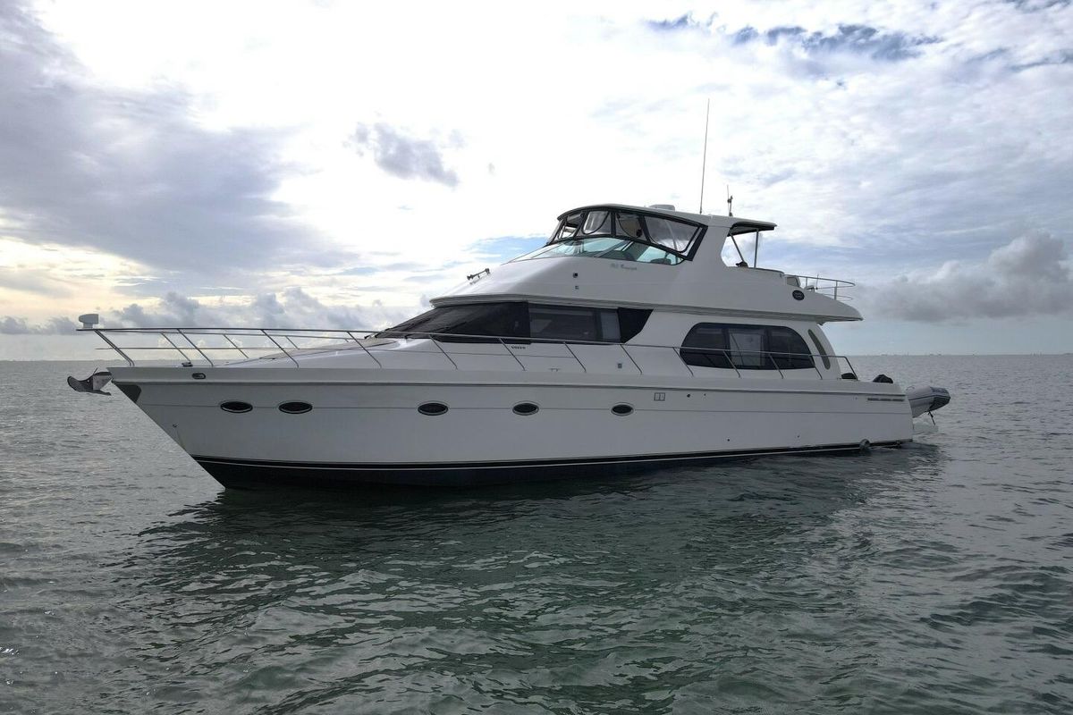 2004 Carver 56 