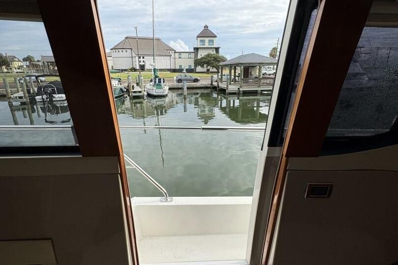 2004 Carver 56 