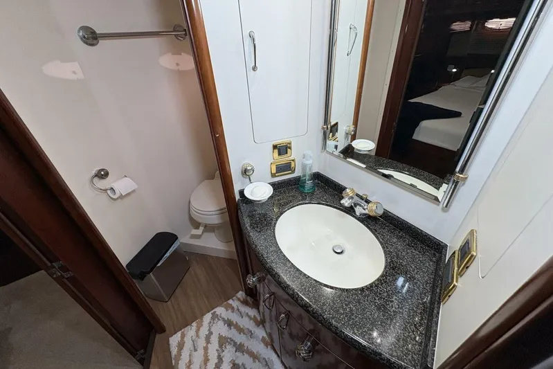 Carlet Vivian IV Yacht Photos Pics Luxurious bathroom in 2004 Carver 56 Voyager yacht with elegant sink and mirror.
