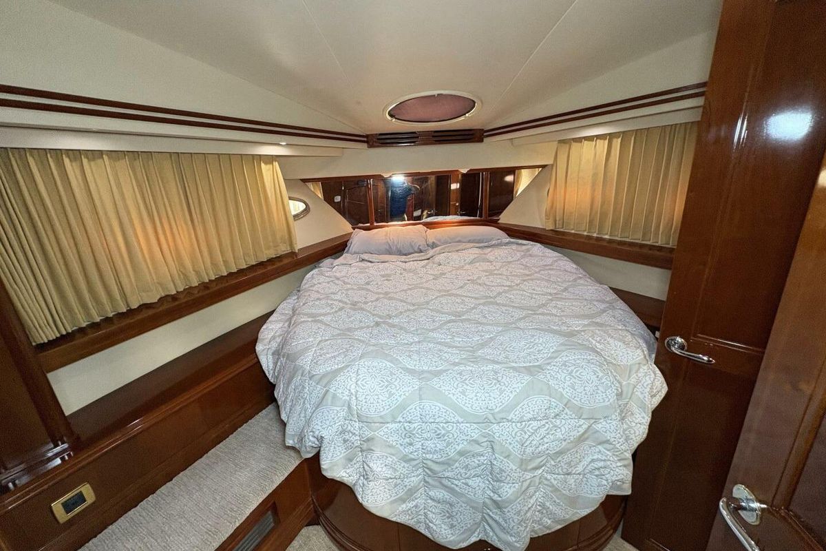 2004 Carver 56 