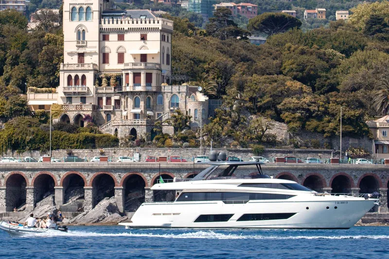 E3 Yacht Photos Pics 2019 Ferretti Yachts 850 cruising near historic villa and lush hillside.