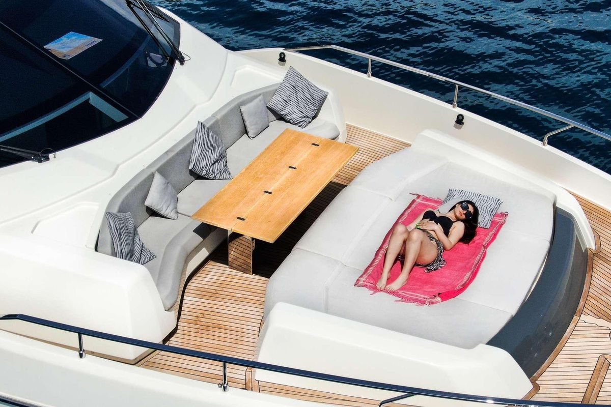 2019 Ferretti Yachts 85 