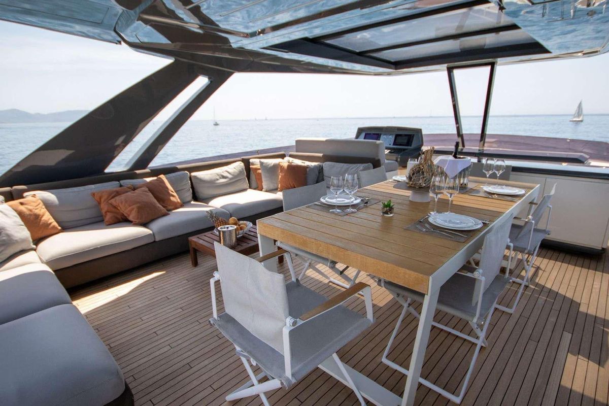 2019 Ferretti Yachts 85 