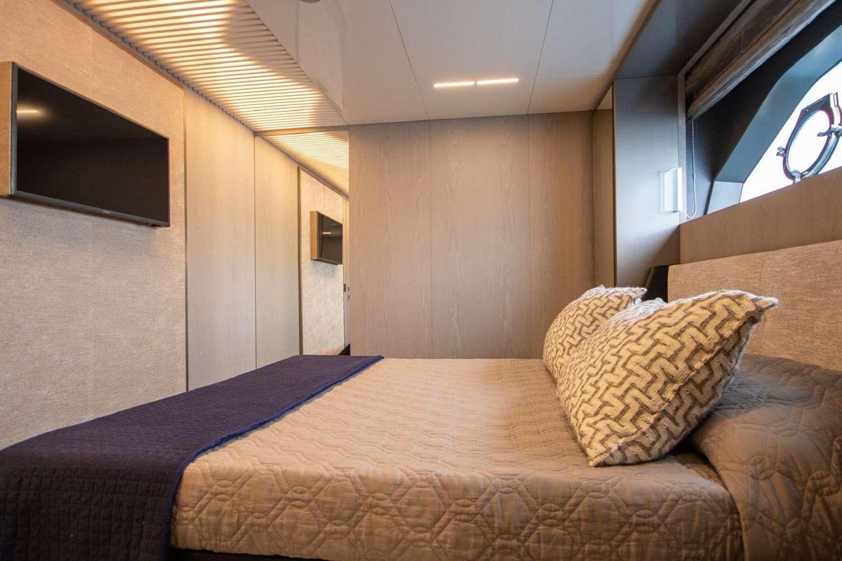 2019 Ferretti Yachts 85 