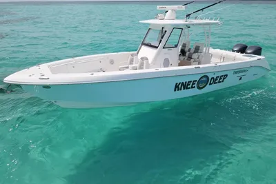 2015 Everglades 325 Center Console