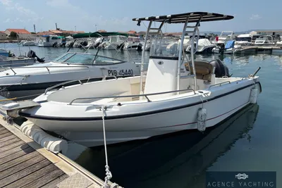 Boston Whaler 210 Outrage
