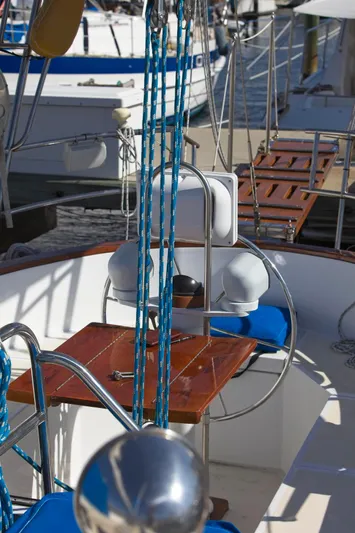 Aries Yacht Photos Pics 1982 Sea Star 46 sailboat cockpit with blue ropes and wooden seating.