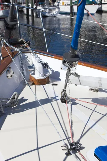 Aries Yacht Photos Pics Deck of 1982 Sea Star 46 sailboat with rigging and mooring lines.