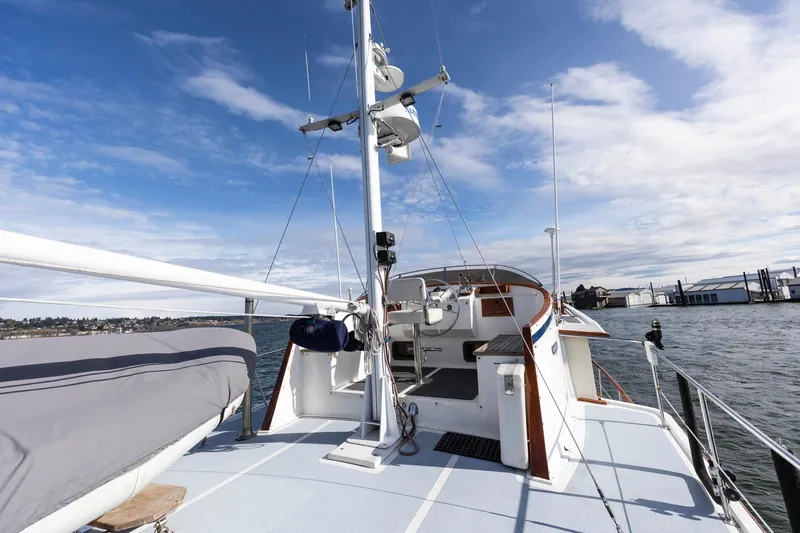 Points North III Yacht Photos Pics 1986 Kadey-Krogen 42 yacht deck with clear sky and waterfront view.