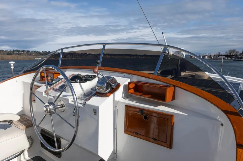 Points North III Yacht Photos Pics 1986 Kadey-Krogen 42 yacht helm with wooden accents and scenic water view.