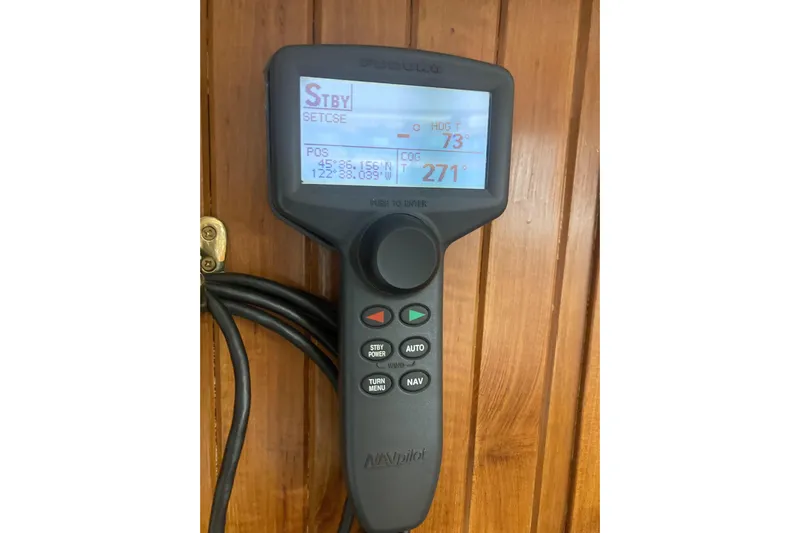 Points North III Yacht Photos Pics Autopilot control panel on 1986 Kadey-Krogen 42 boat, displaying navigation data.