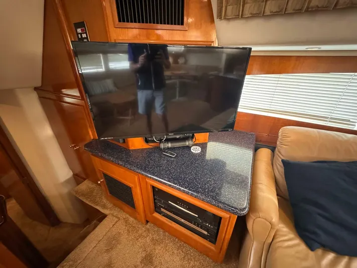  Yacht Photos Pics Interior of 2002 Carver 466 Motor Yacht with TV and entertainment center.