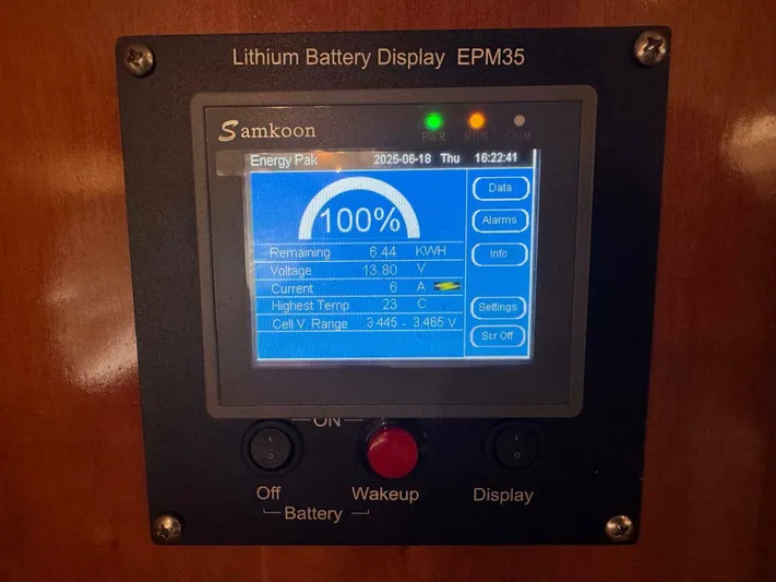  Yacht Photos Pics Lithium battery display showing 100% charge on Carver 466 Motor Yacht, 2002 model.
