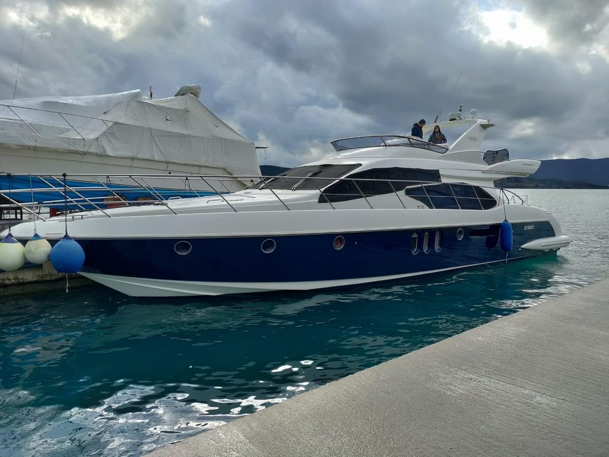 2007 Azimut 62 