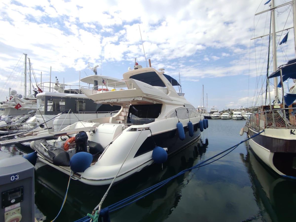 2007 Azimut 62 