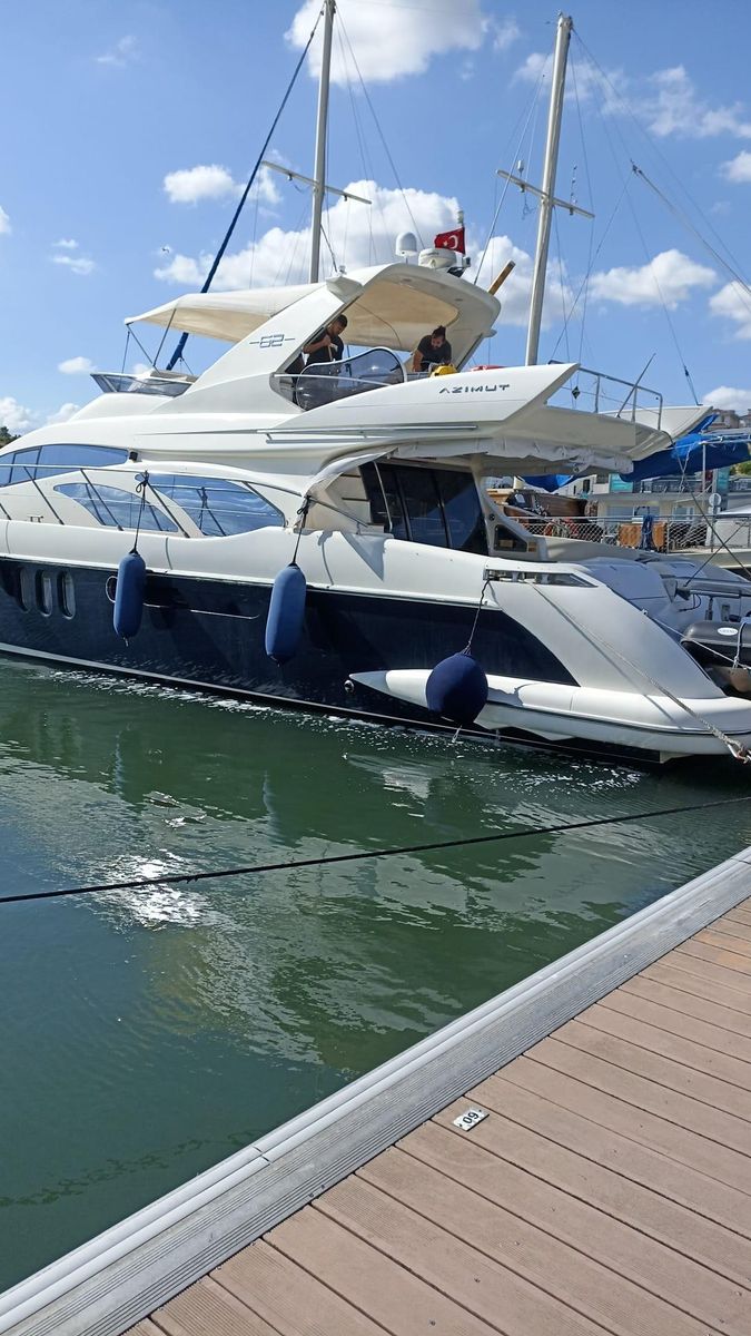 2007 Azimut 62 