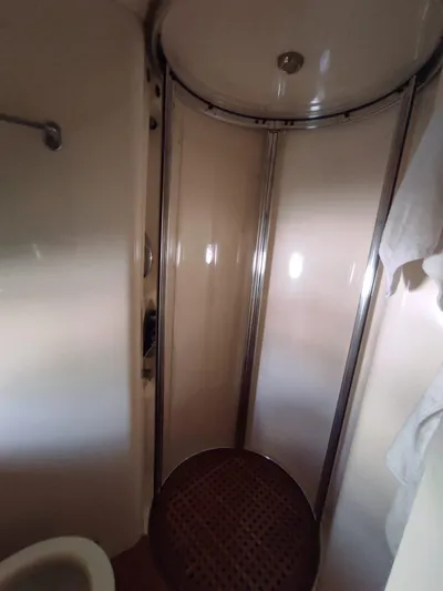  Yacht Photos Pics 2007 Azimut 62 yacht bathroom with enclosed shower and towel rack.