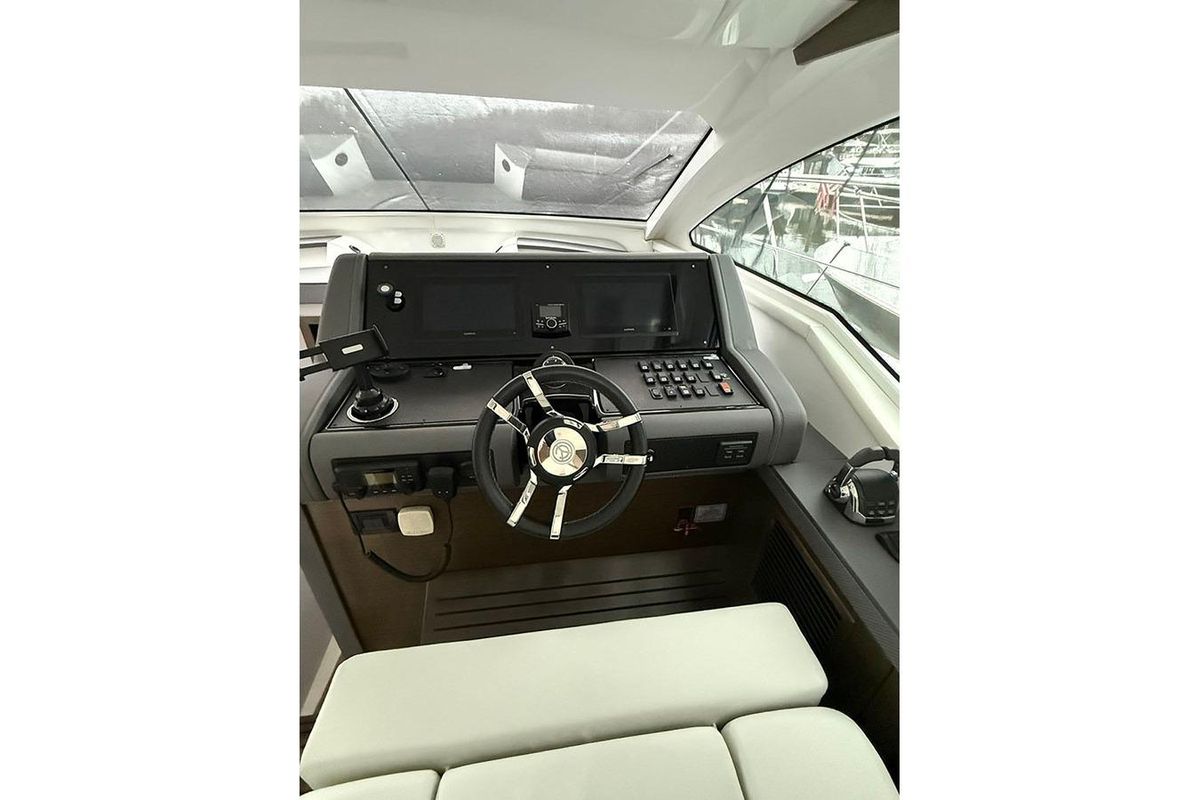 2020 Cruisers Yachts 43 