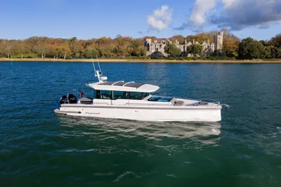 2022 Axopar 37 XC Cross Cabin